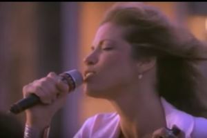 Carly Simon singing The Stuff That Dreams Are Made Of at Martha's Vineyard